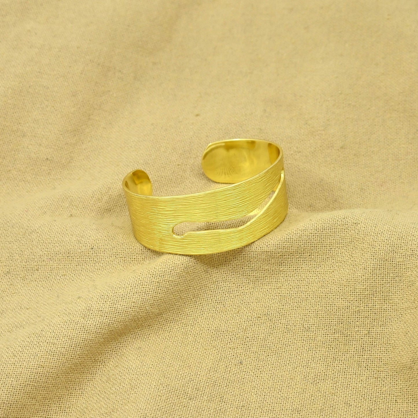 MARAL CUFF BANGLE