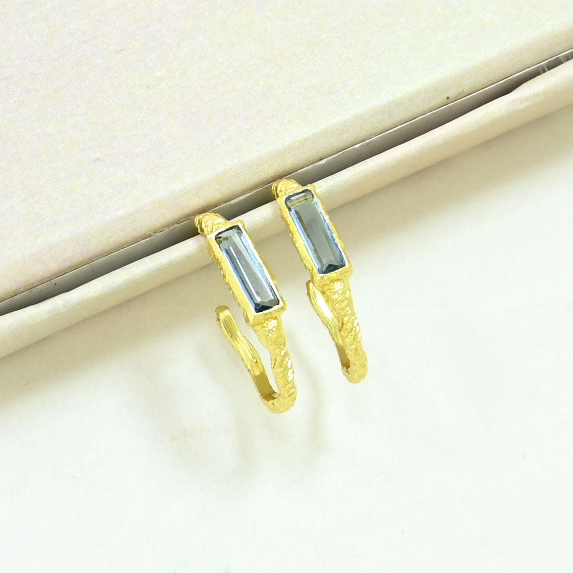 MORGANE HOOP EARRING