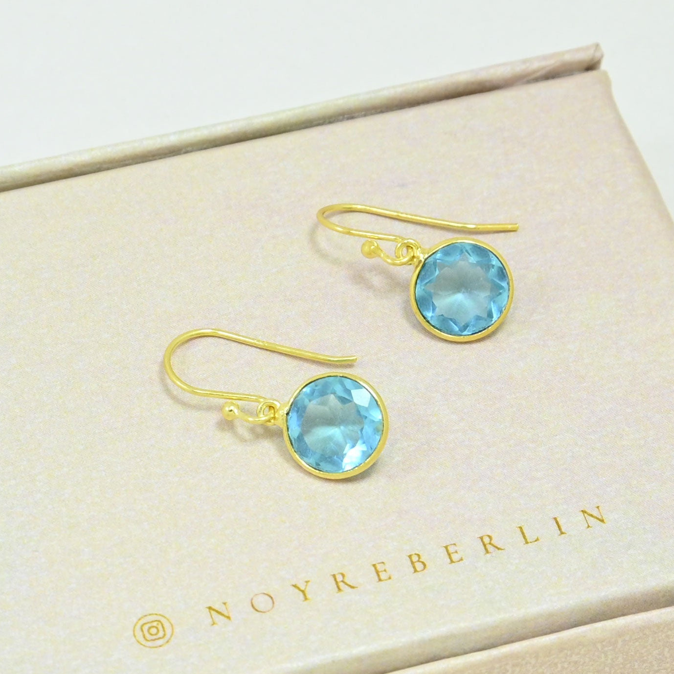 ROUND GEMSTONE EARRING