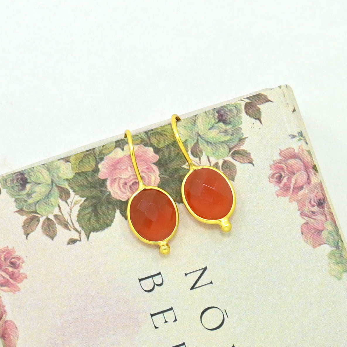 OVAL GEMSTONE EARRING