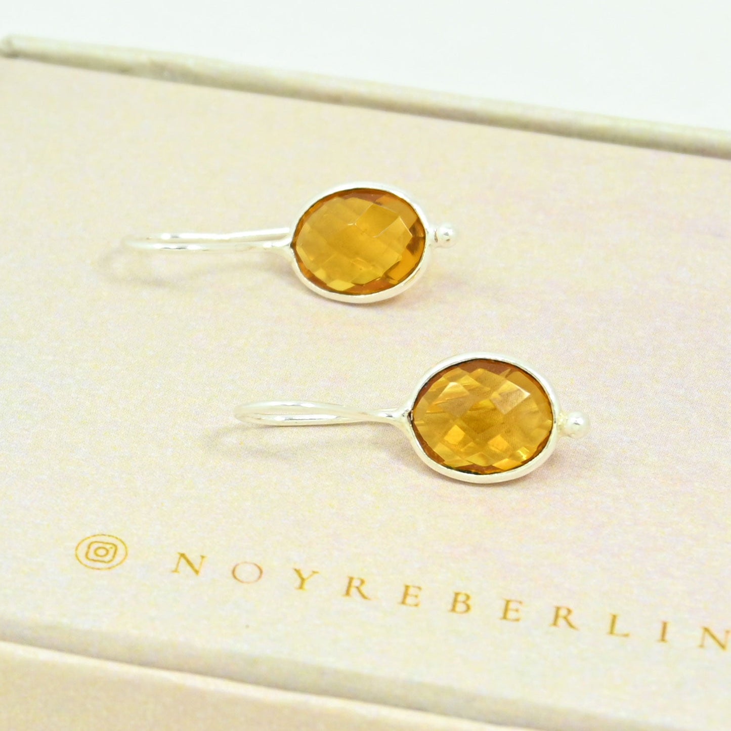 OVAL GEMSTONE EARRING