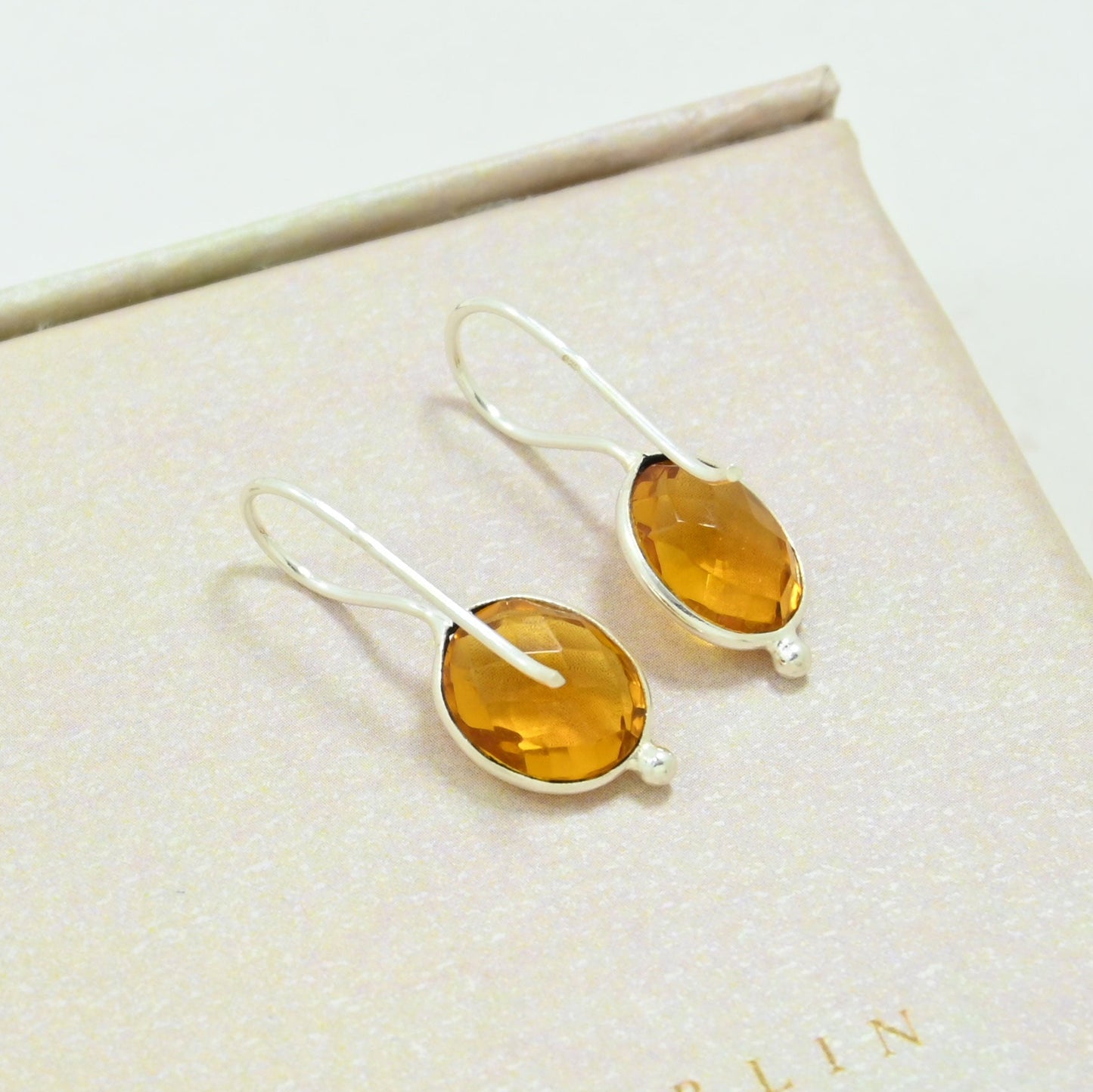 OVAL GEMSTONE EARRING