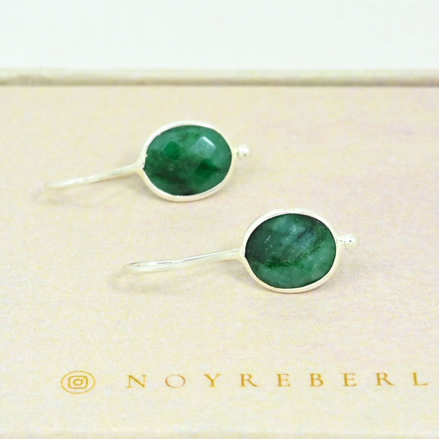 OVAL GEMSTONE EARRING