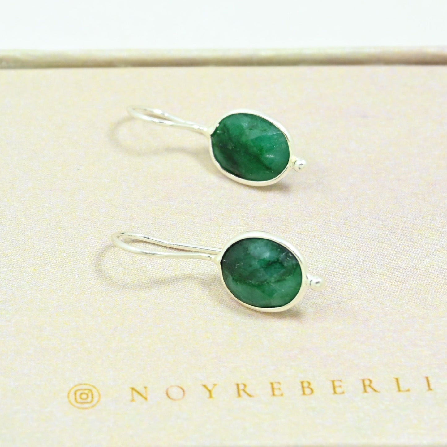 OVAL GEMSTONE EARRING