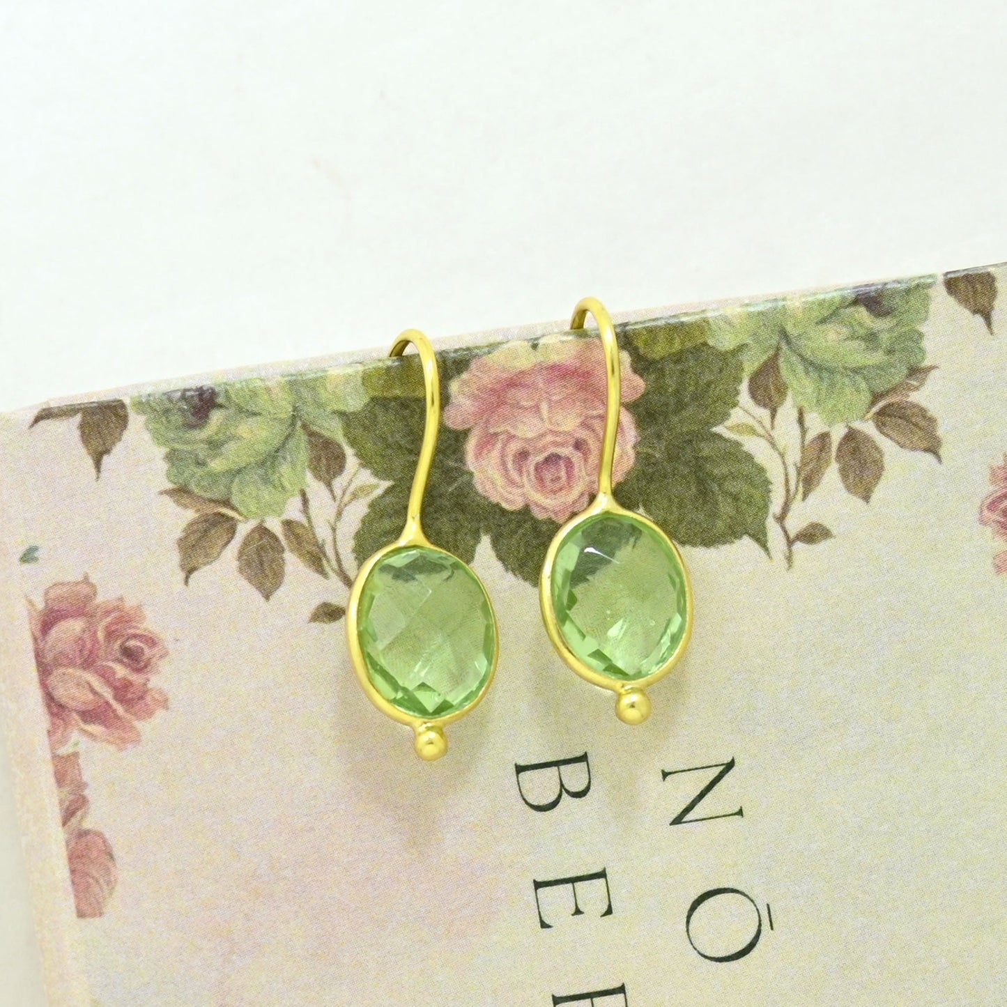 OVAL GEMSTONE EARRING