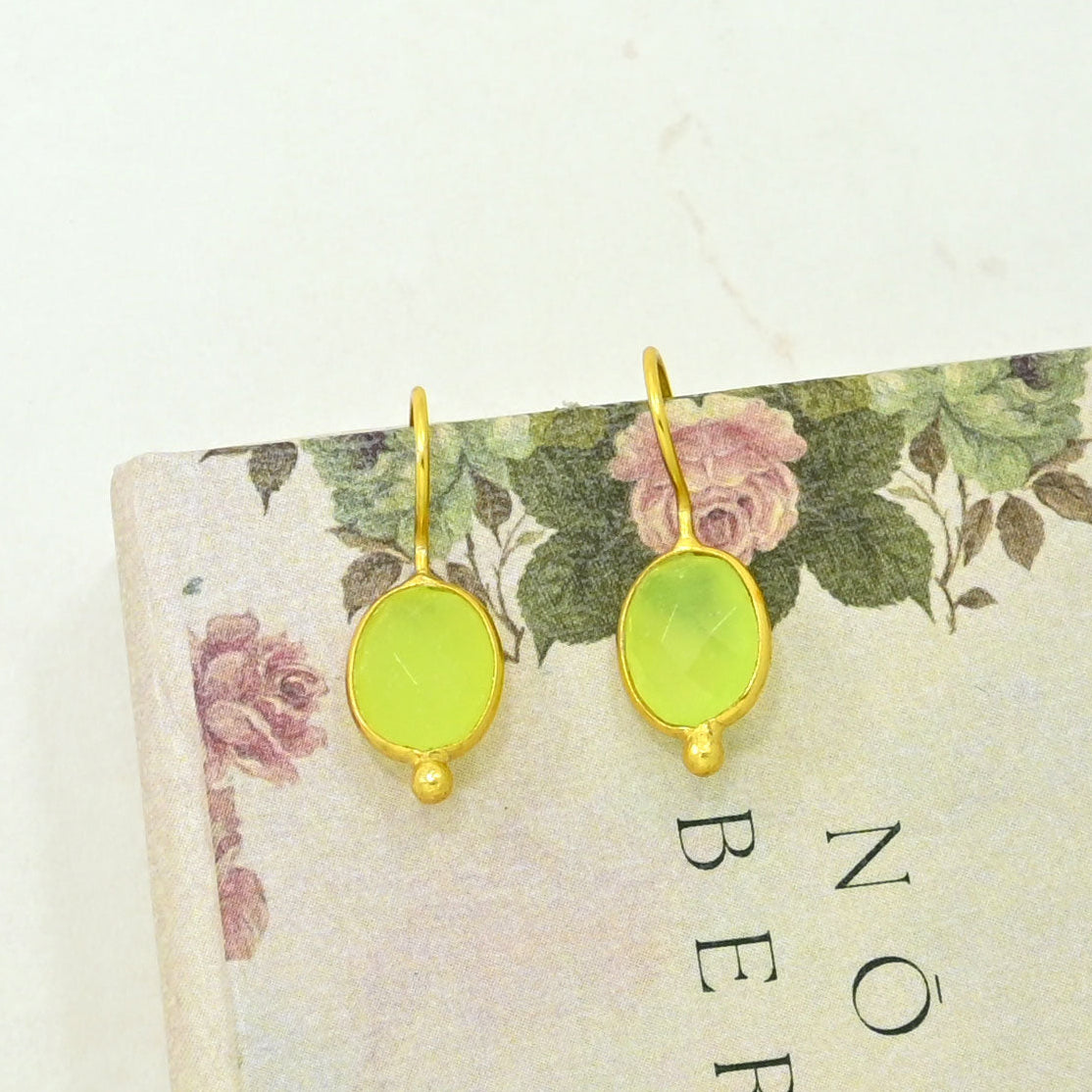 OVAL GEMSTONE EARRING