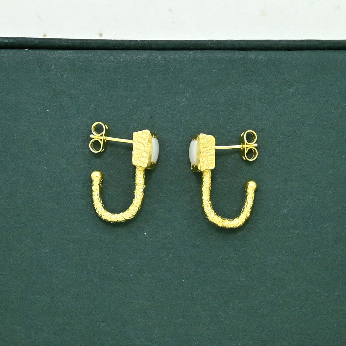 AMARA HOOP EARRING