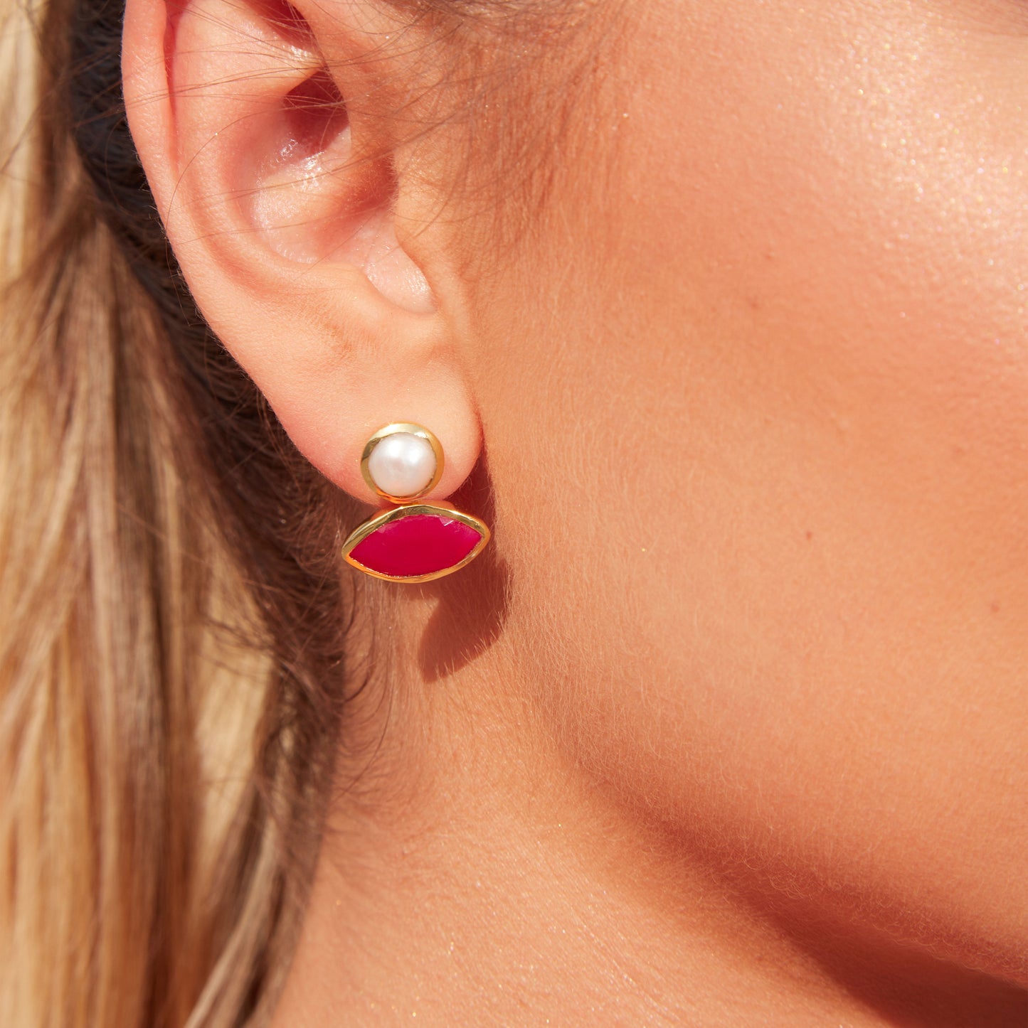 HOT CHICK STUD EARRING