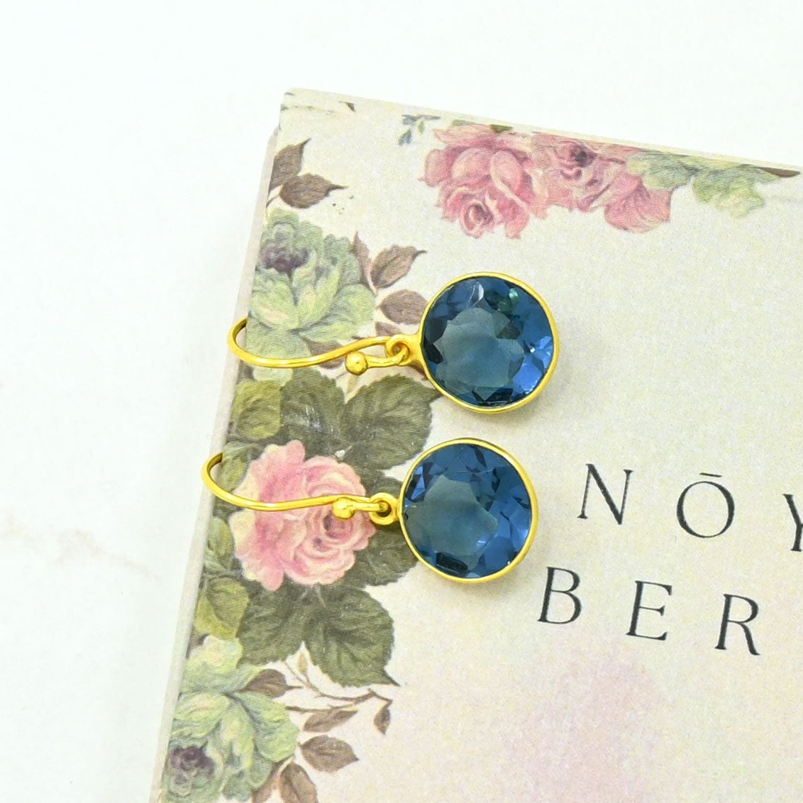 ROUND GEMSTONE EARRING