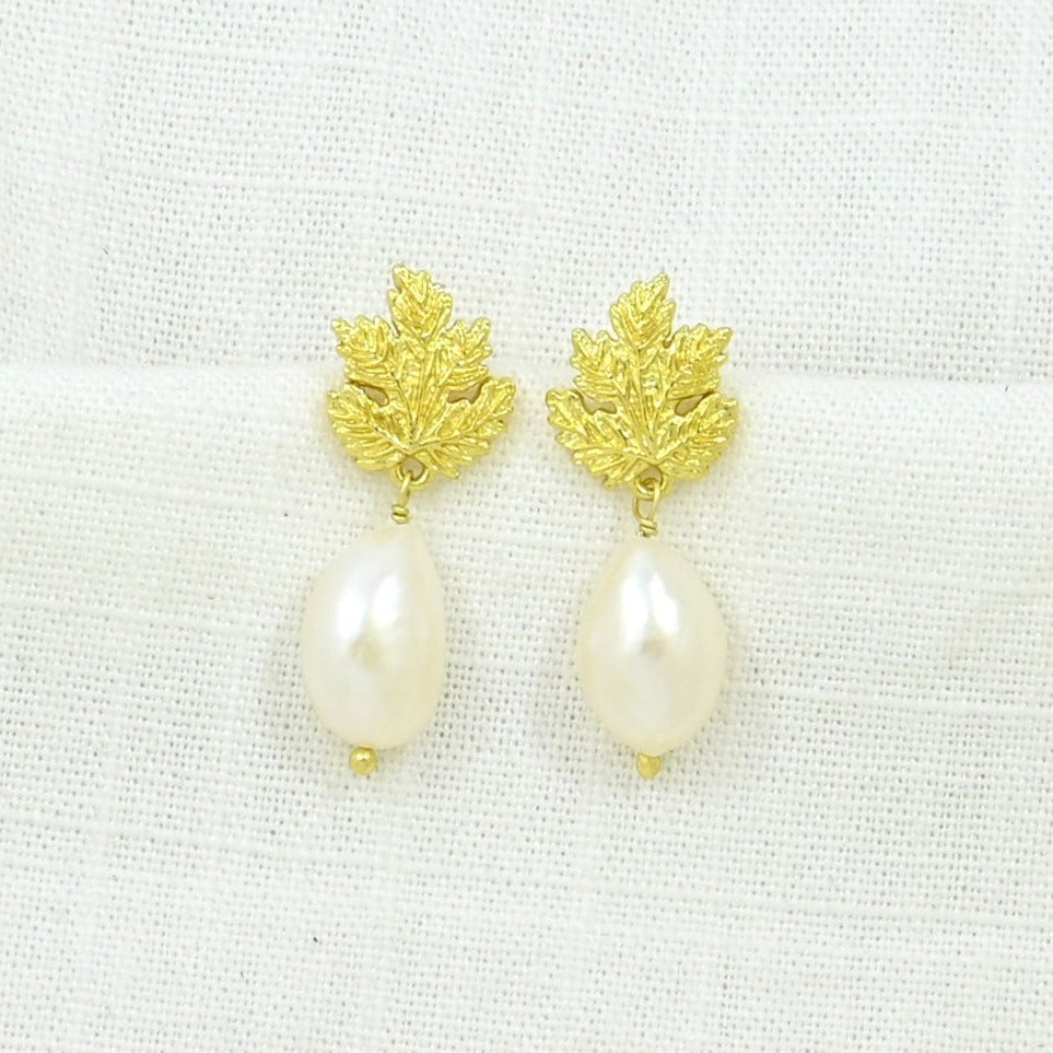 LEAFY PEARL EARRING