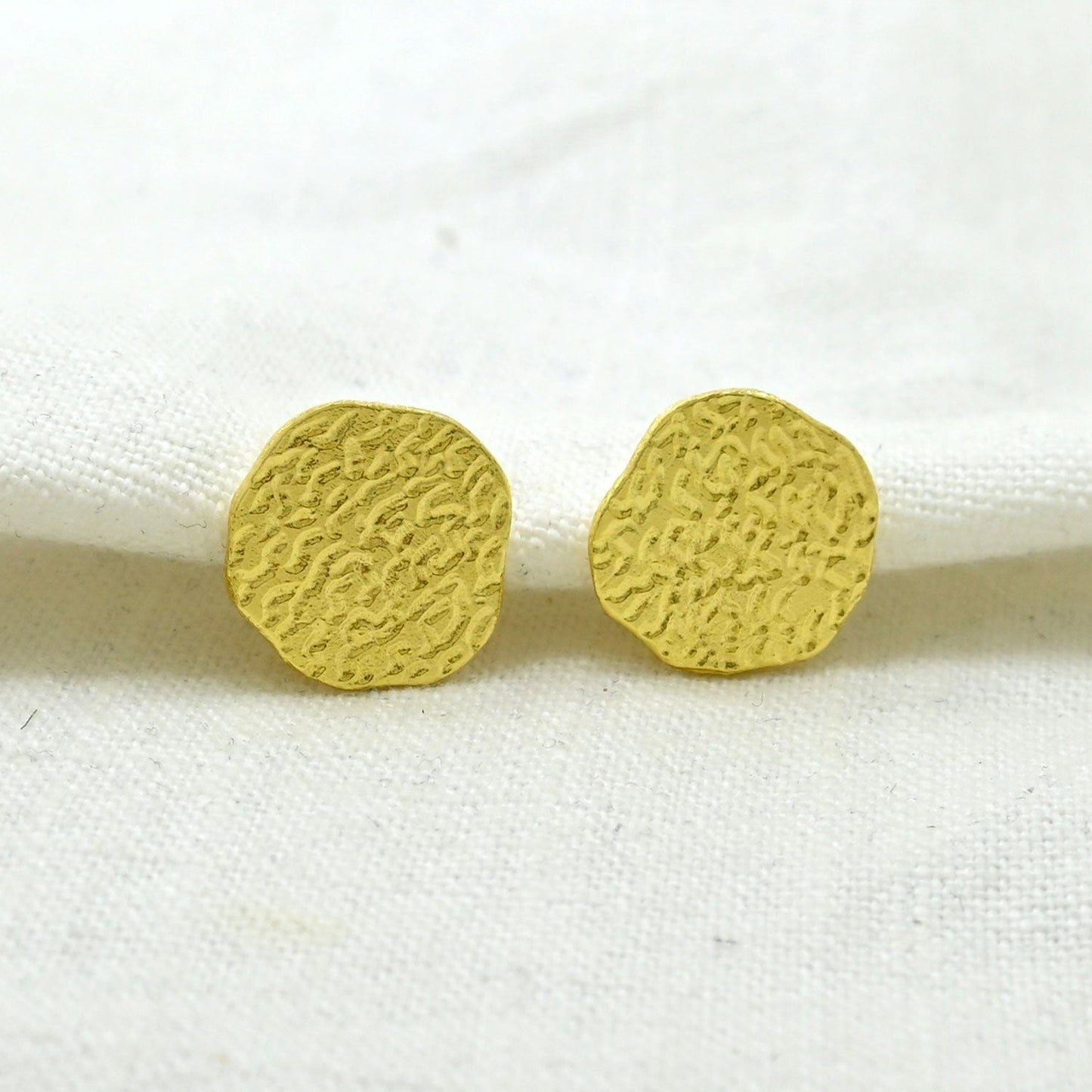 TRUFFLE STUD EARRING