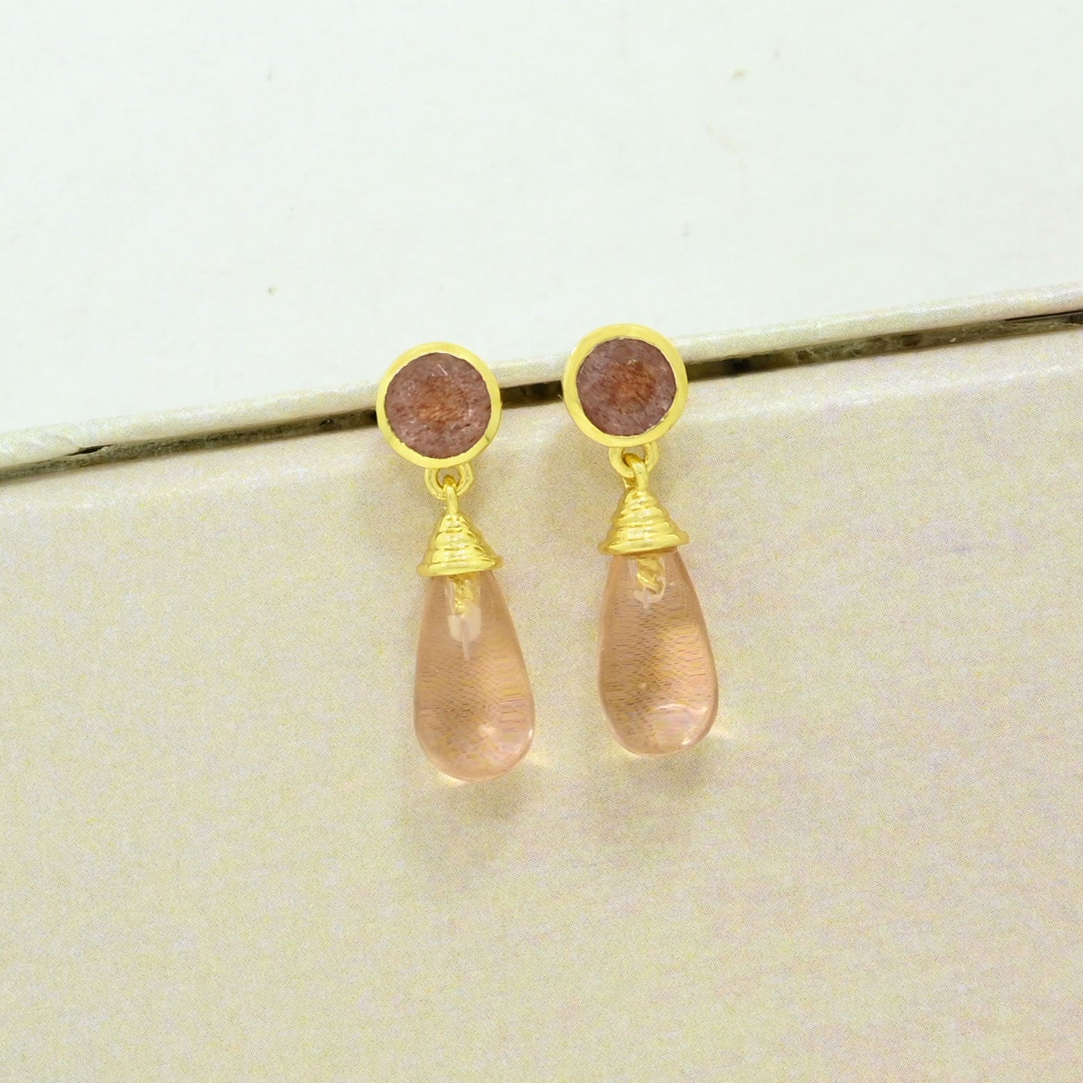morganite strawberry quartz earring gold plated