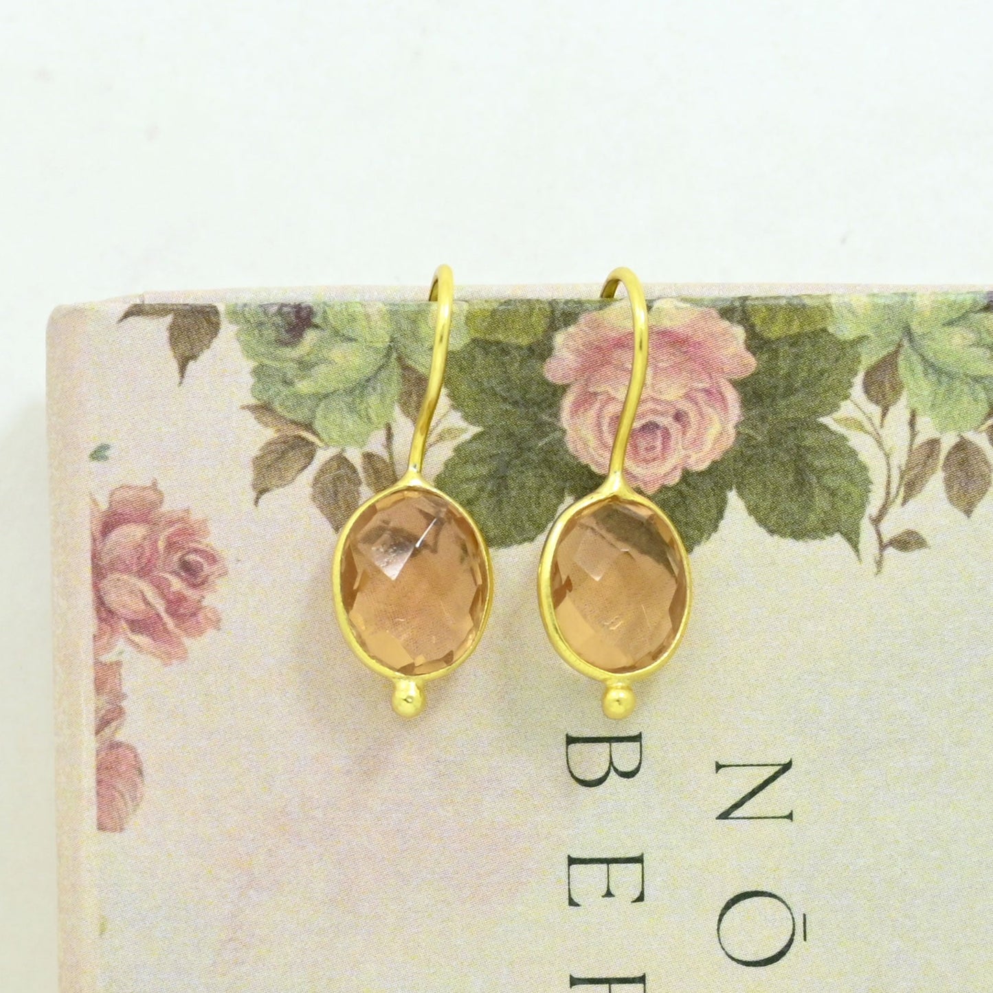 OVAL GEMSTONE EARRING