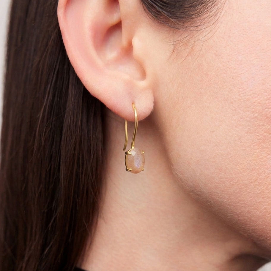 CLARA EARRING - PEACH MOONSTONE