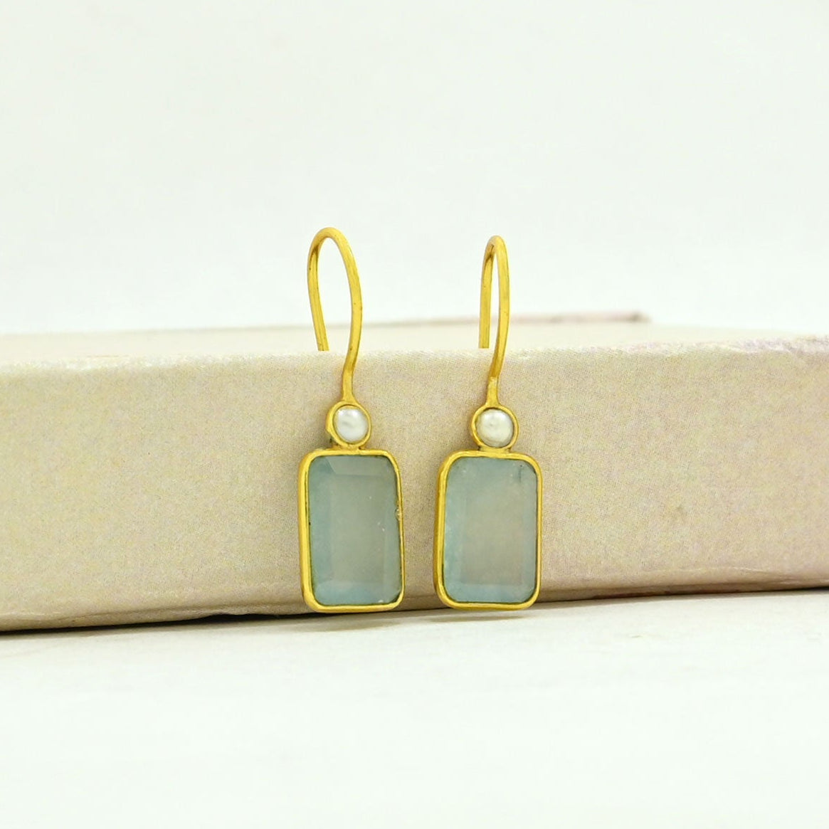 BIRDIE EARRING - PEARL & AQUAMARINE