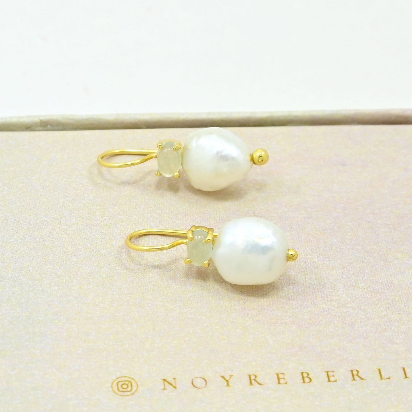 pearl aquamarine chalcedony earring gold plated