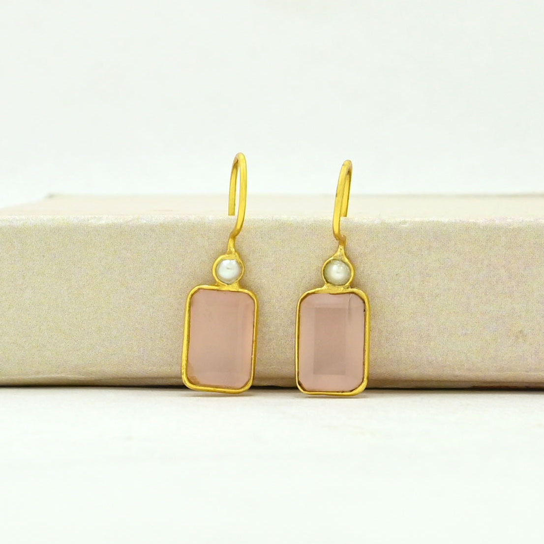 BIRDIE EARRING - PEARL & ROSE QUARTZ