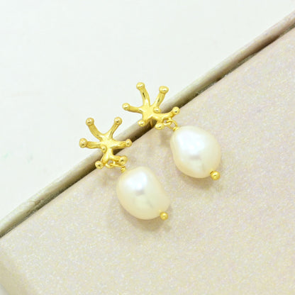 Pearl dangle earring gold plated