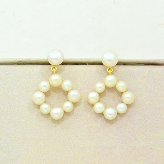 Pearl statement earring gold plated