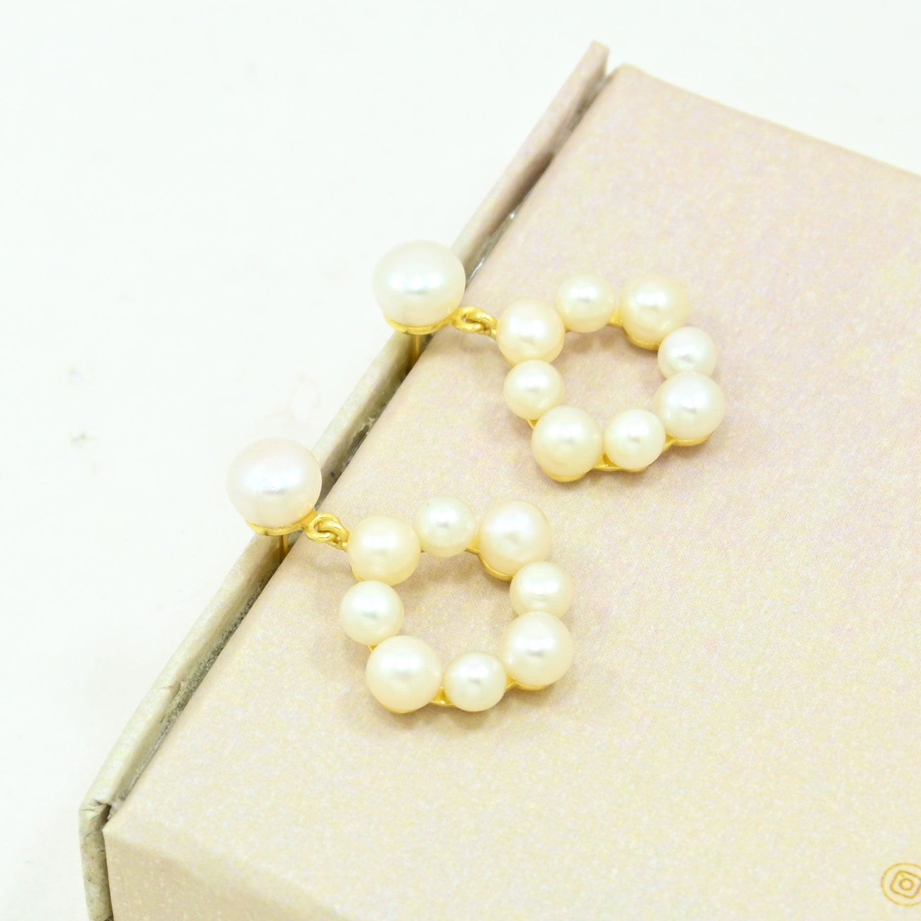Pearl statement earring gold plated