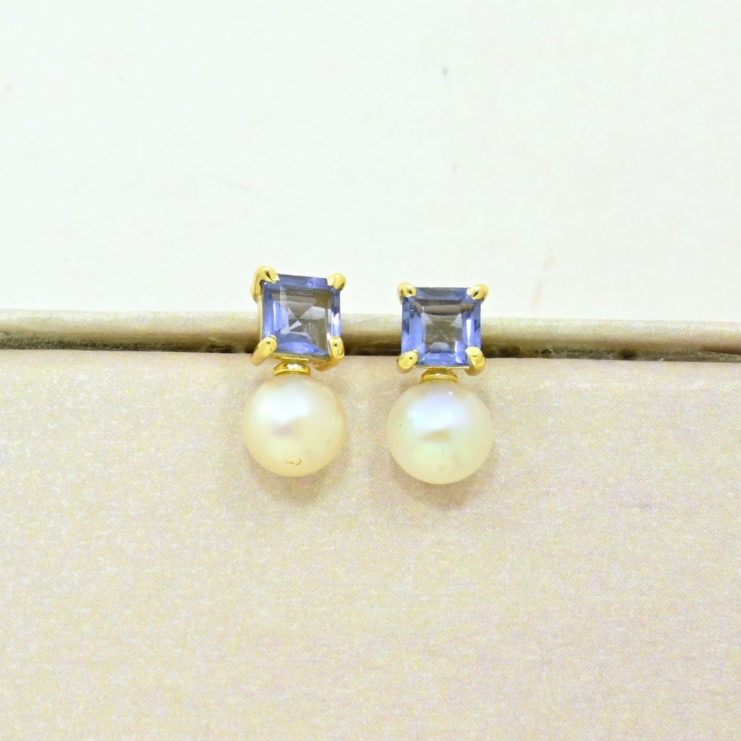 pearl tanzanite stud earring gold plated
