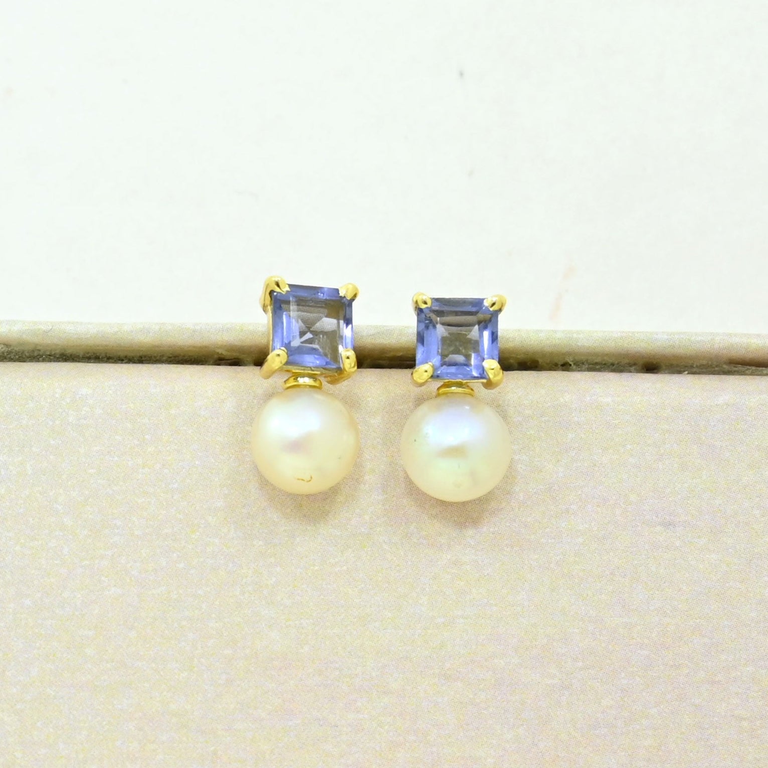 pearl tanzanite stud earring gold plated