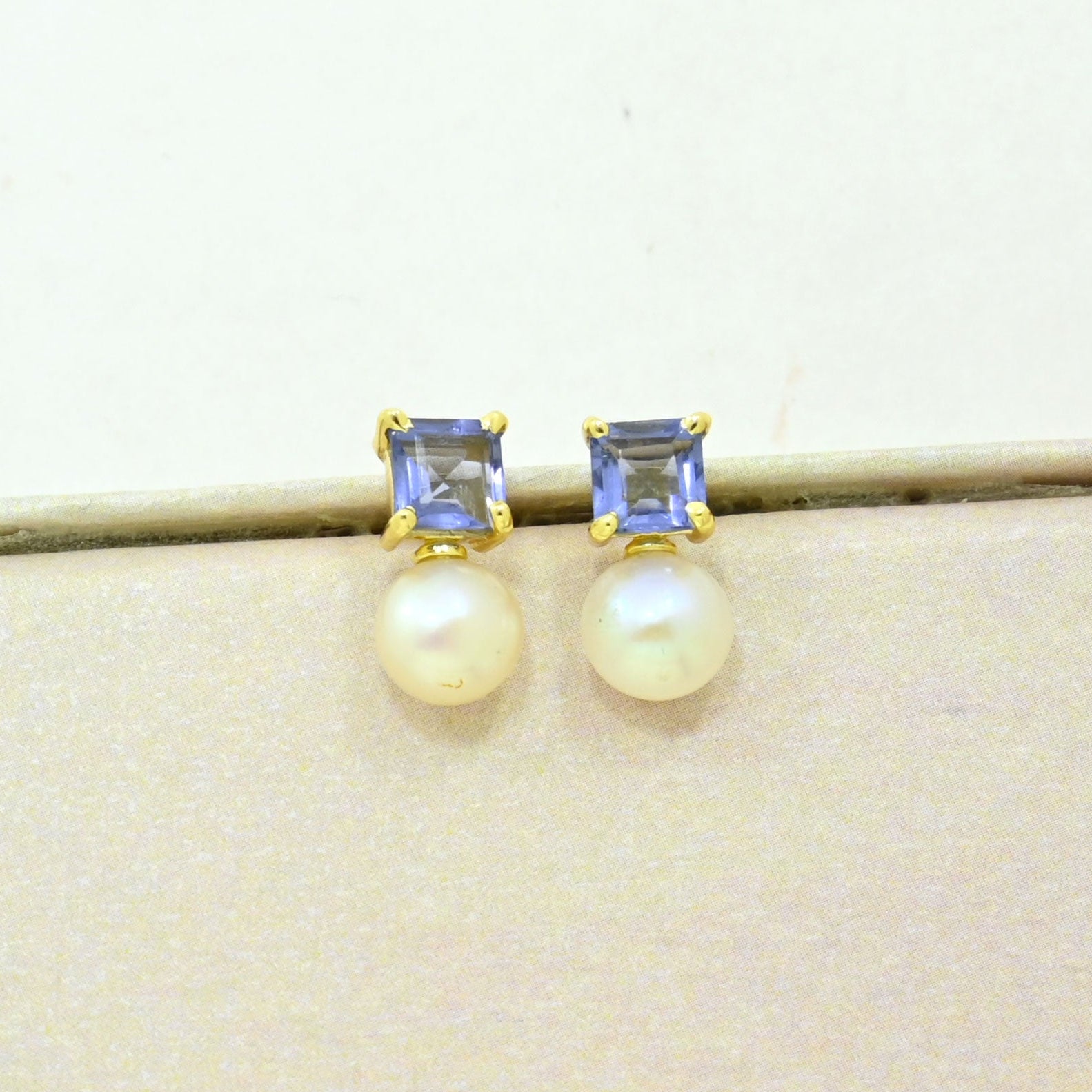 pearl tanzanite stud earring gold plated