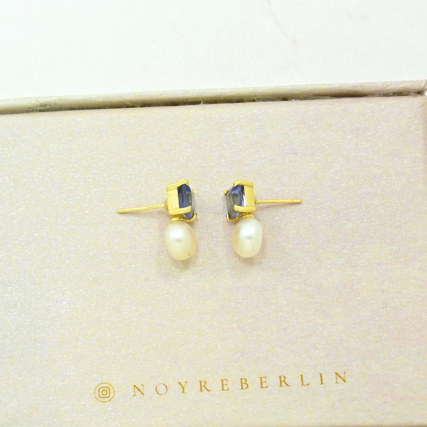 pearl tanzanite stud earring gold plated