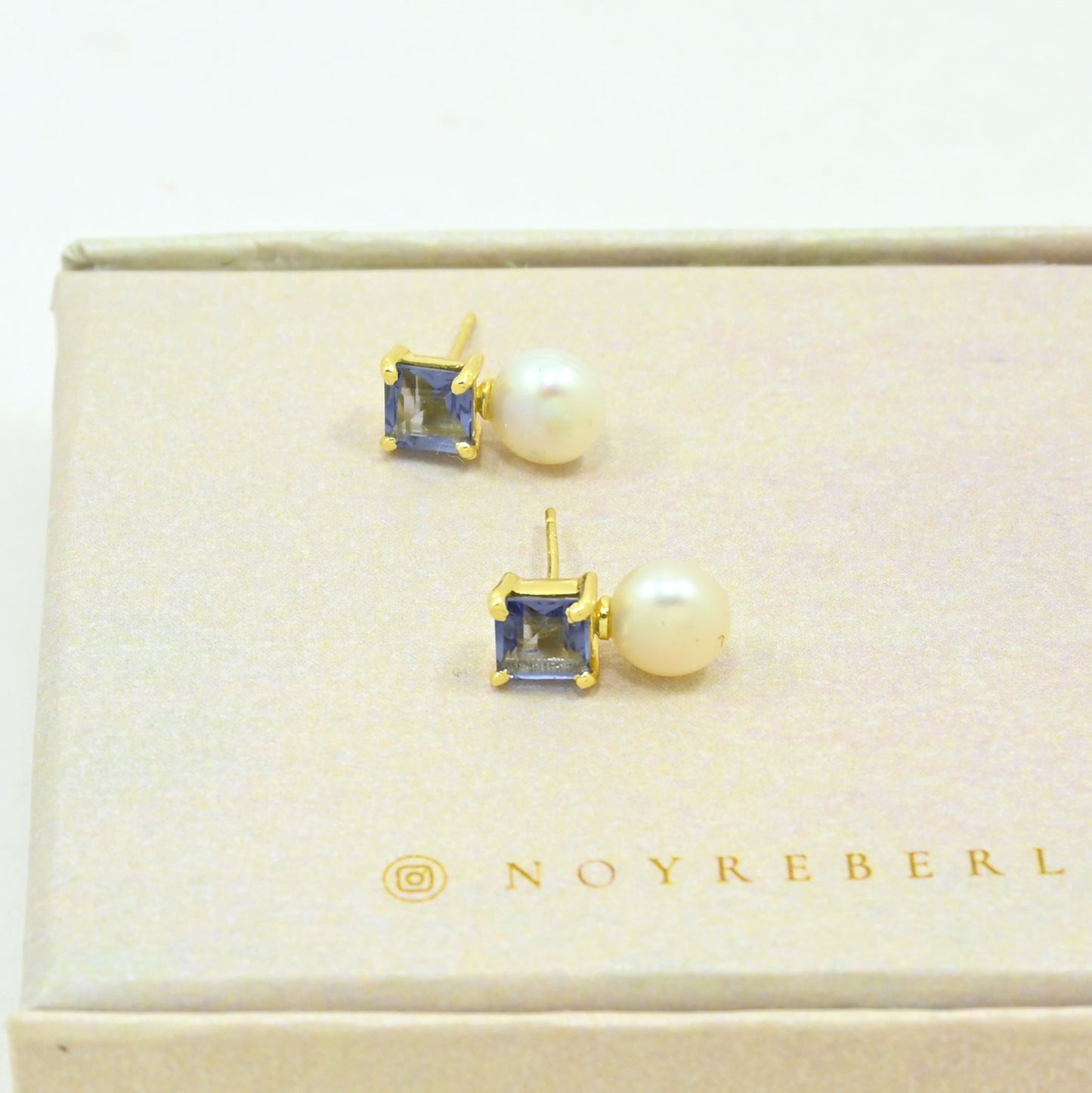 pearl tanzanite stud earring gold plated