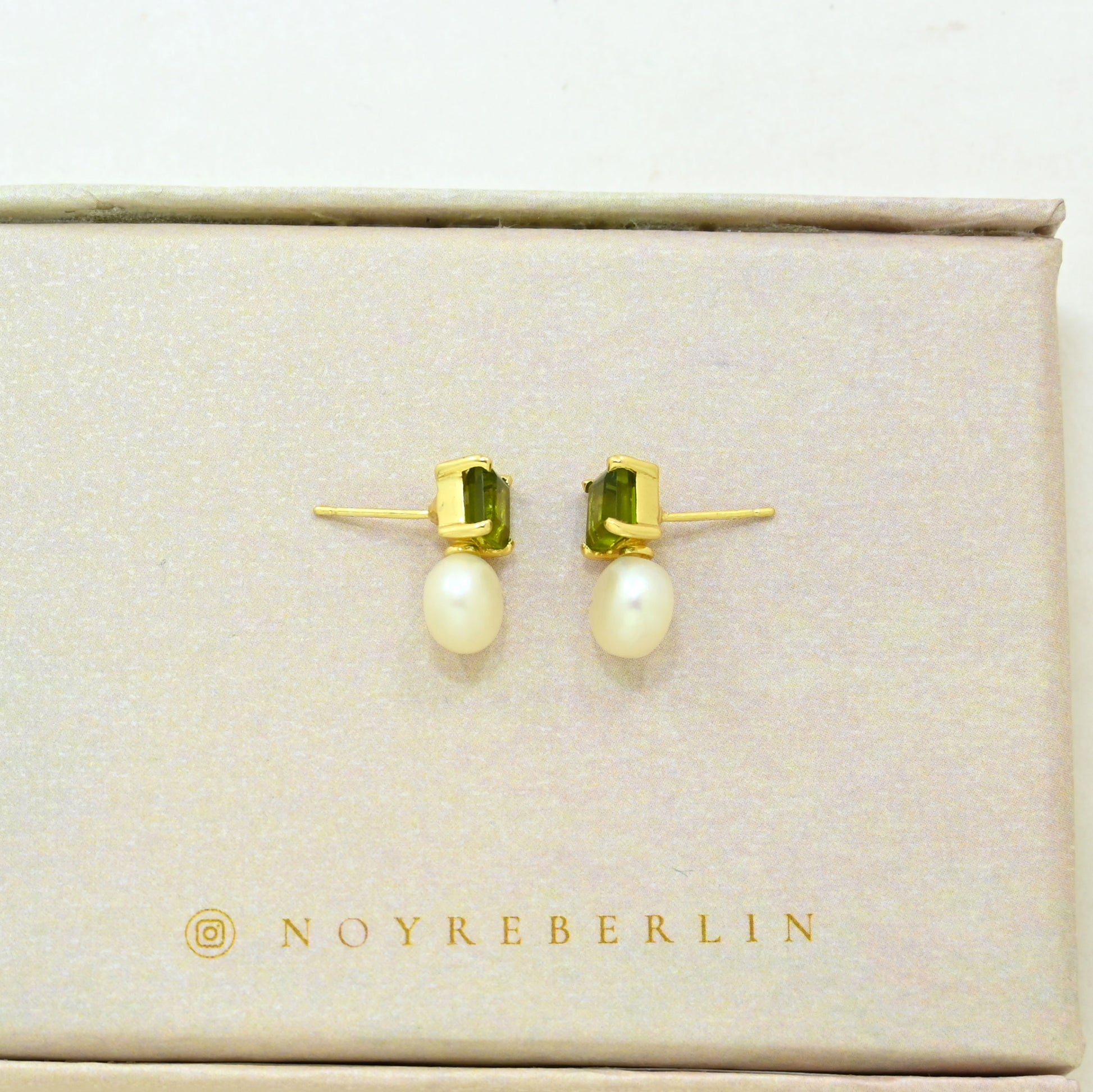 pearl green tourmaline stud earring gold plated
