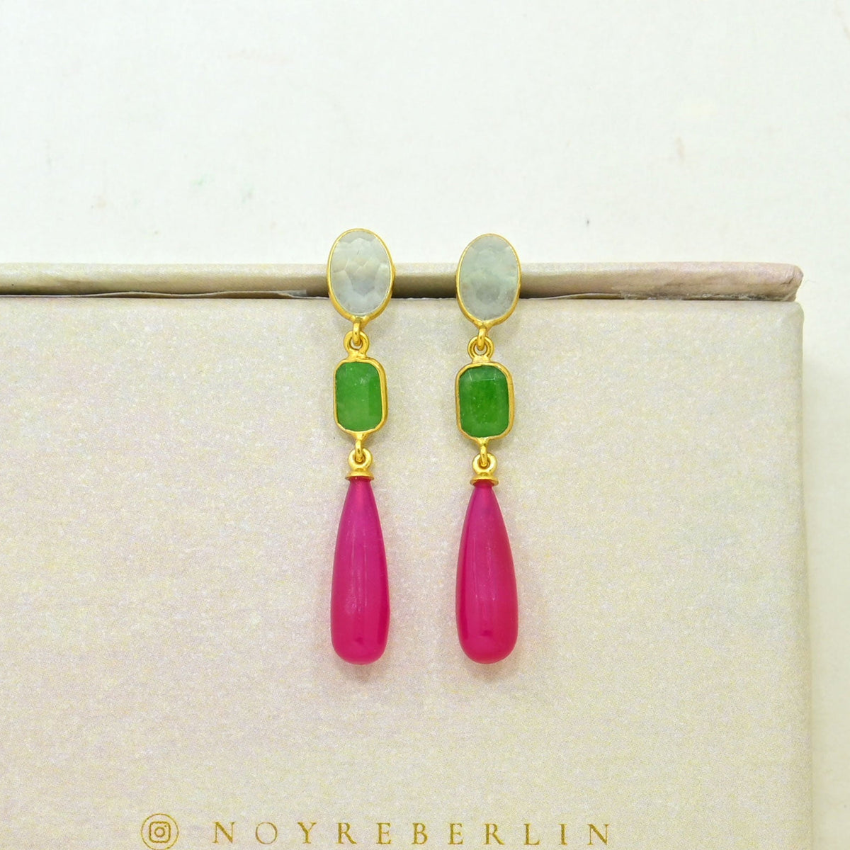 ARJOI EARRING - GREEN JADE & PINK FUCHSIA ONYX