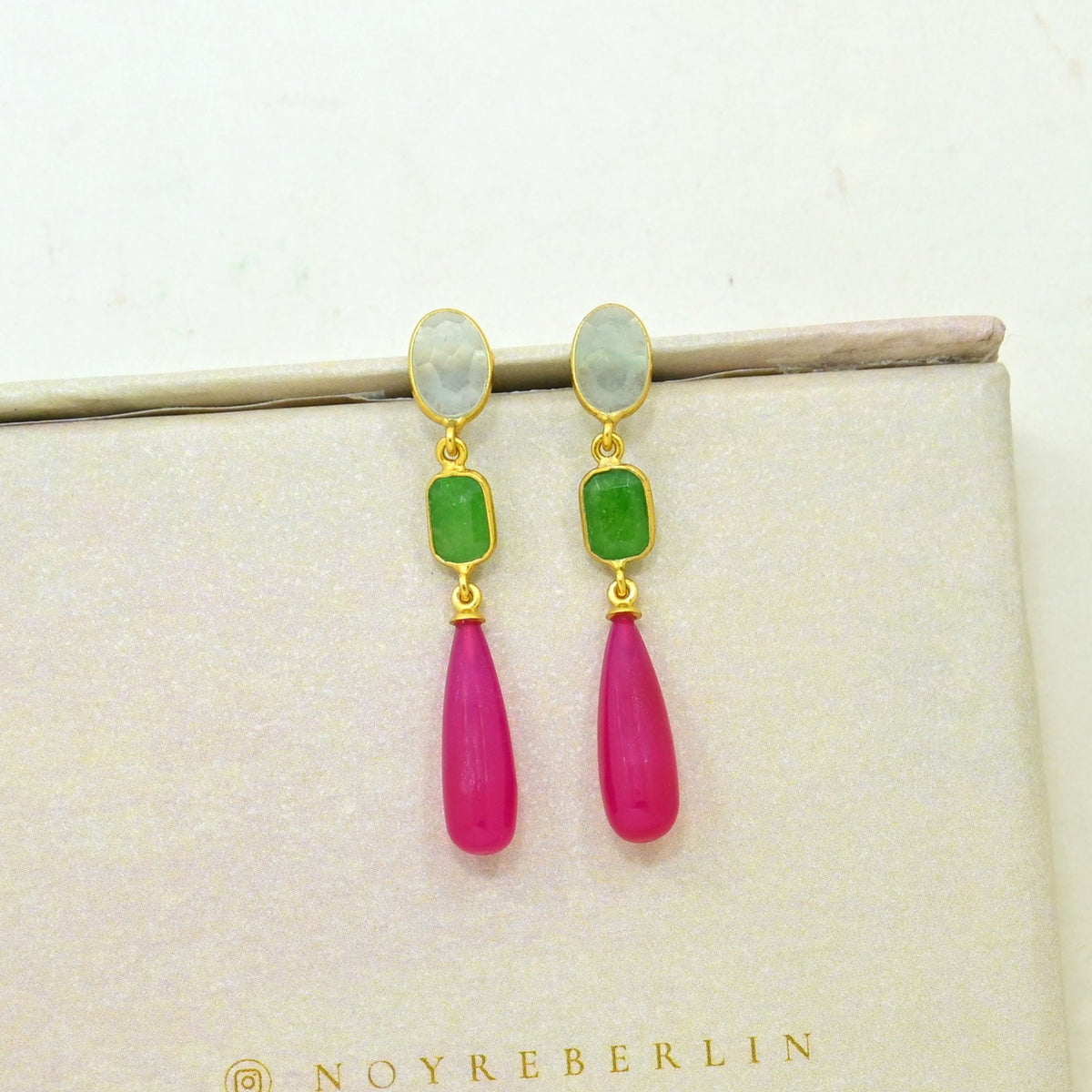 ARJOI EARRING - GREEN JADE & PINK FUCHSIA ONYX