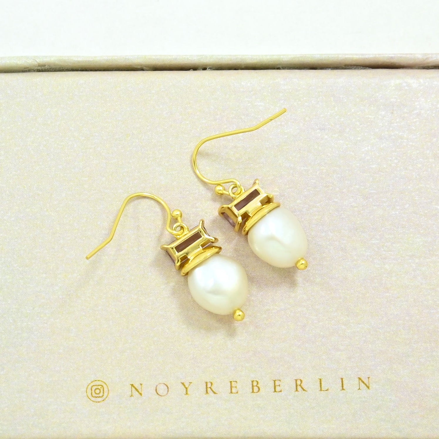 pearl rhodolite earring gold plated