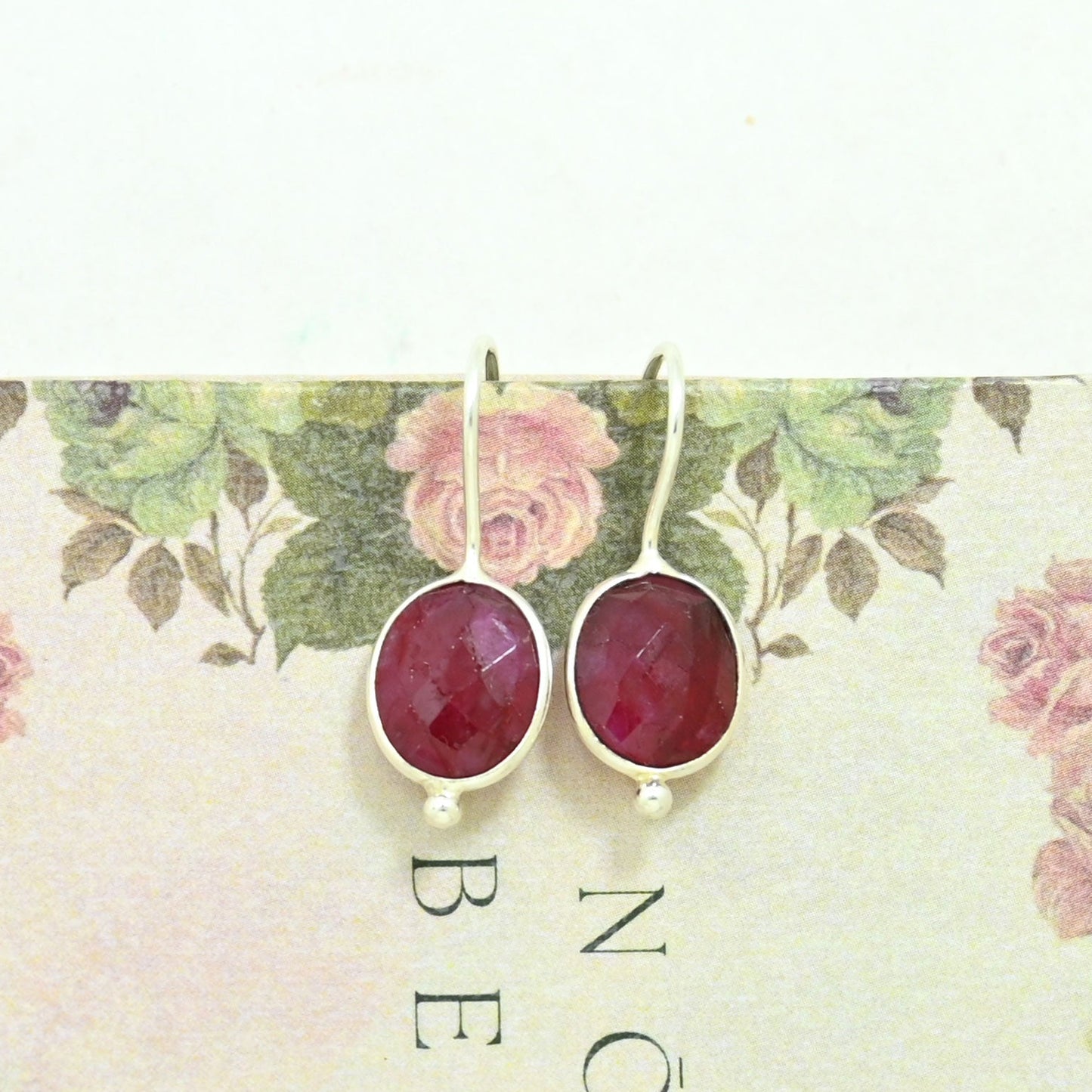 OVAL GEMSTONE EARRING