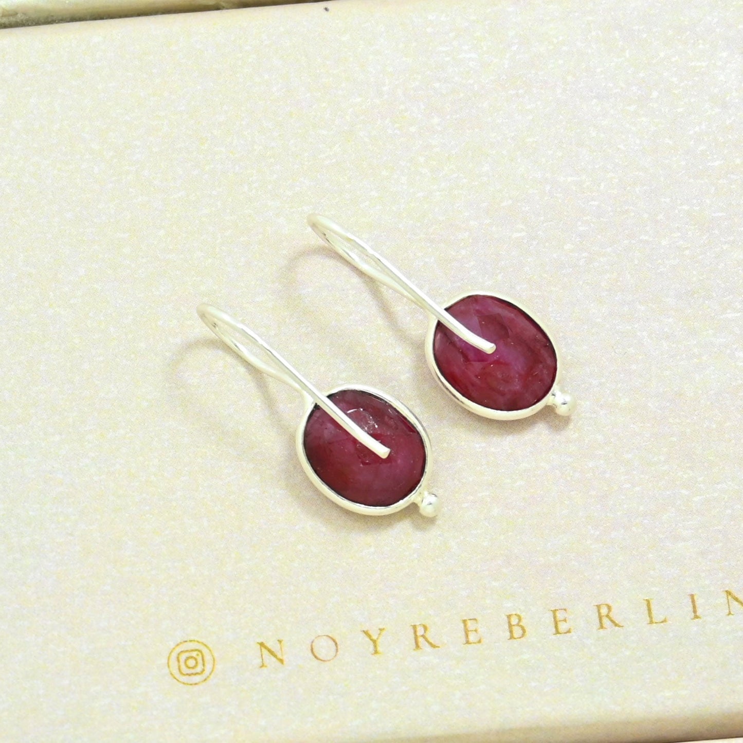 OVAL GEMSTONE EARRING