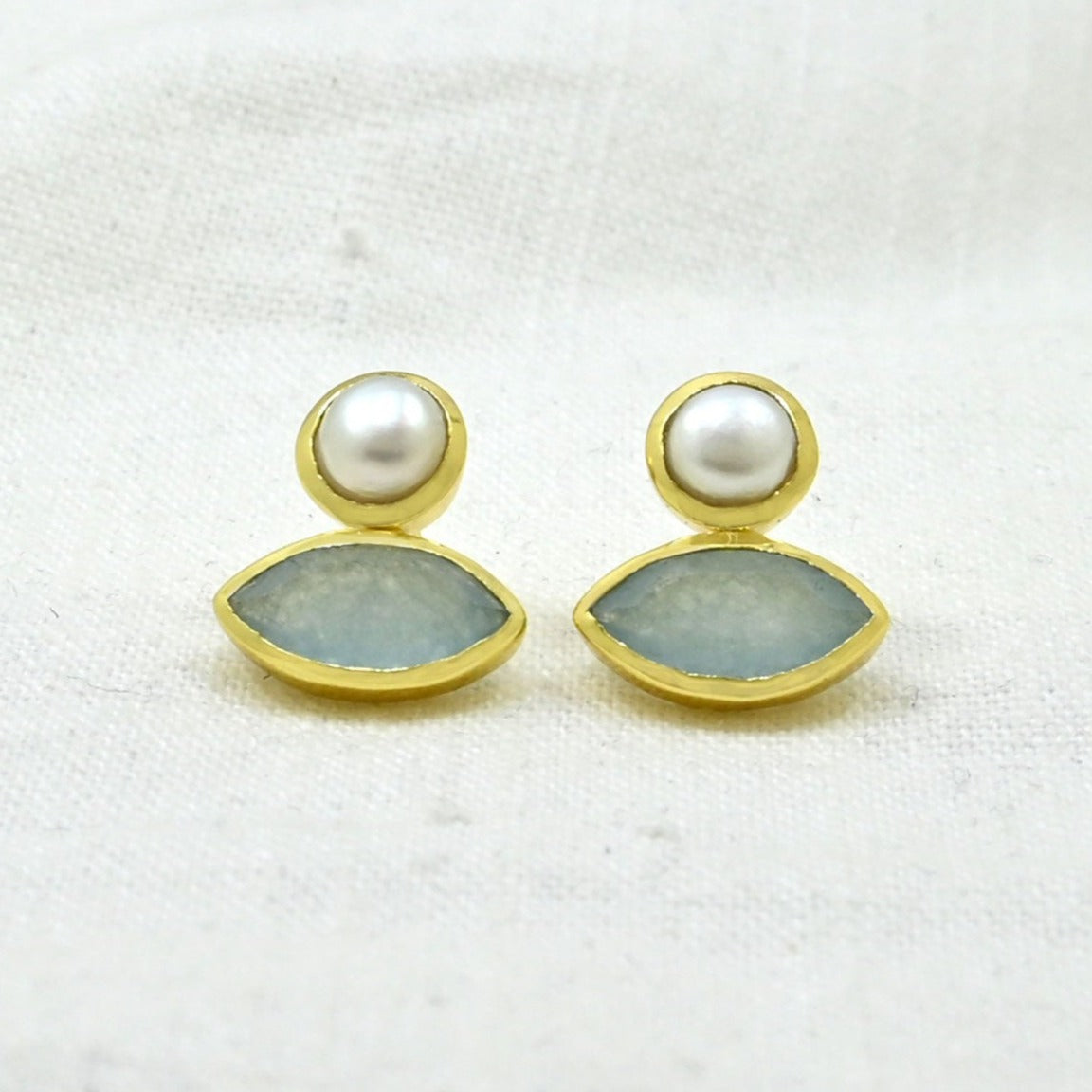 HOT CHICK STUD EARRING