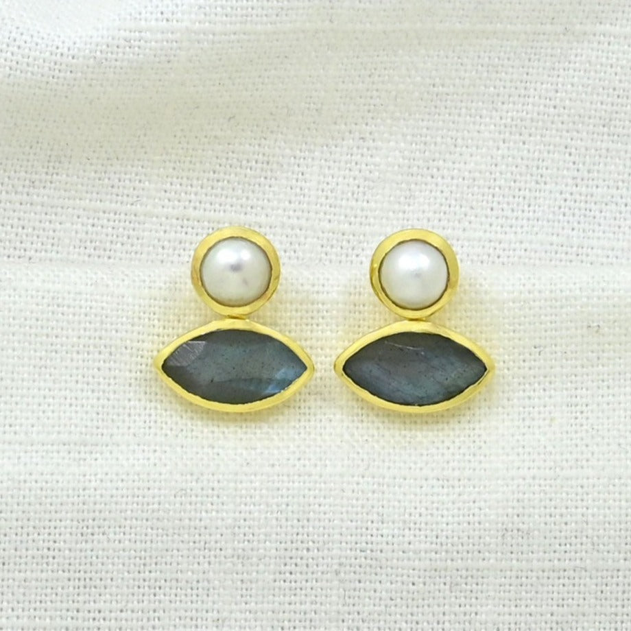 HOT CHICK STUD EARRING