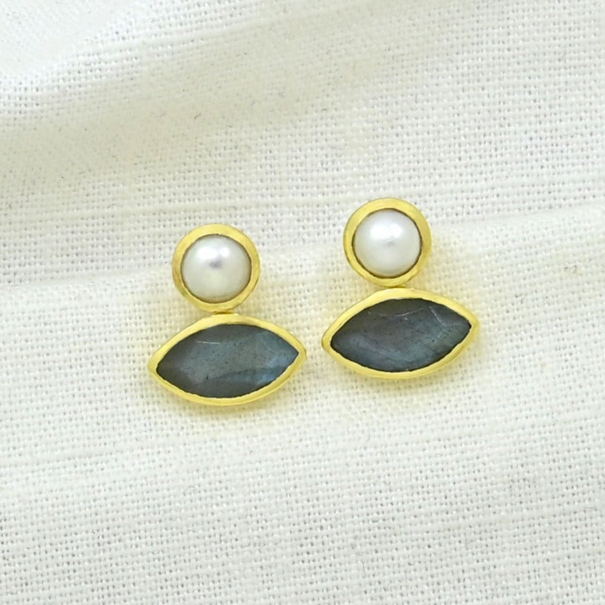 HOT CHICK STUD EARRING