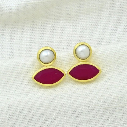 HOT CHICK STUD EARRING