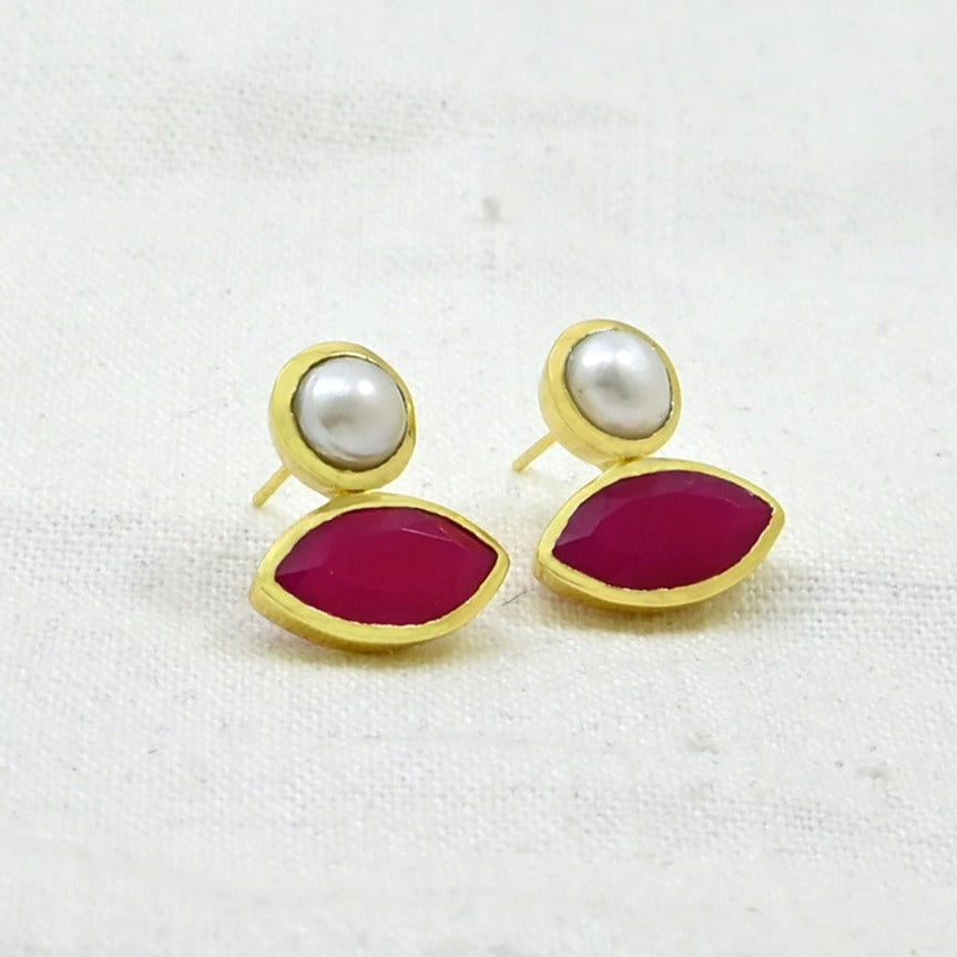 HOT CHICK STUD EARRING