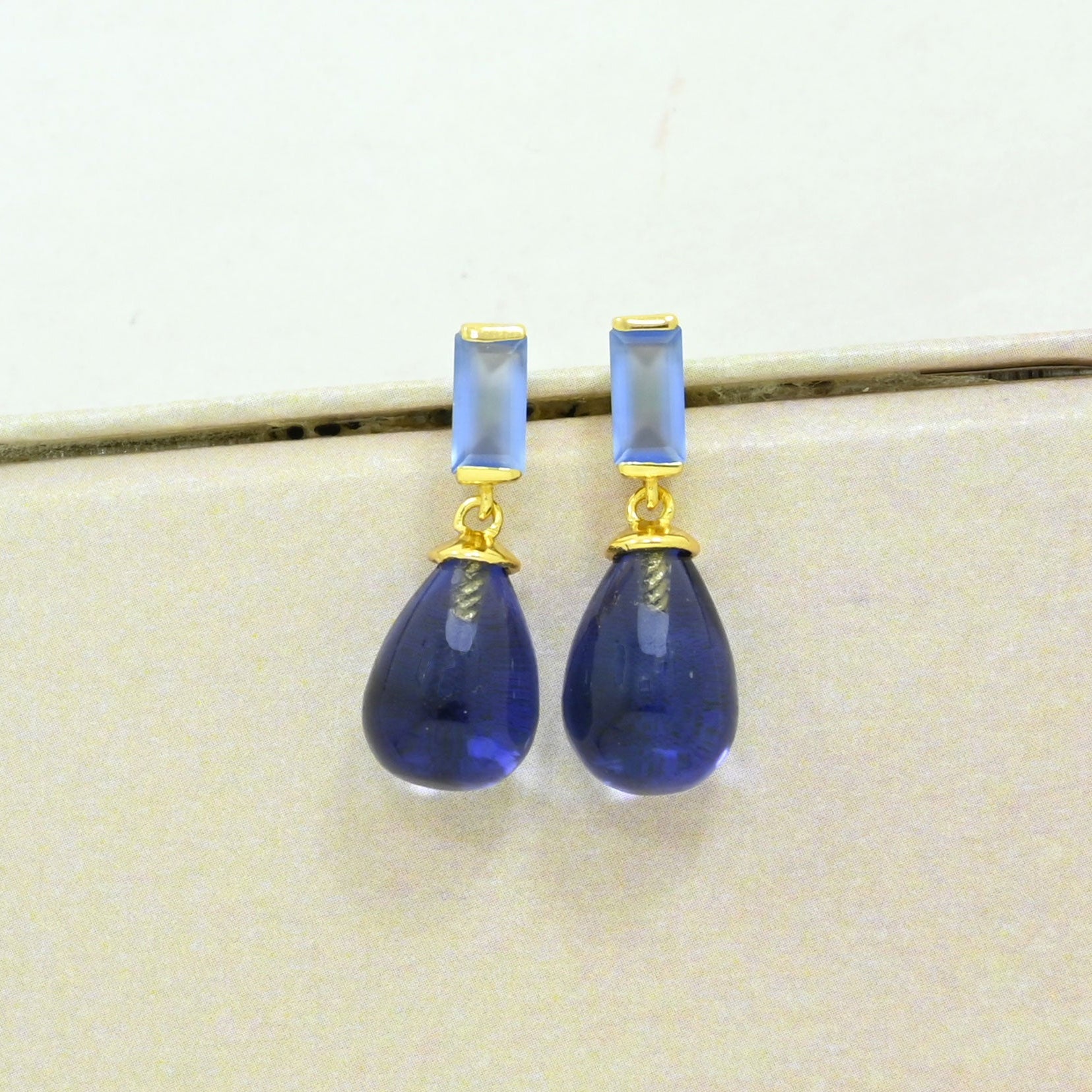 Tanzanite blue chalcedony earring gold plated