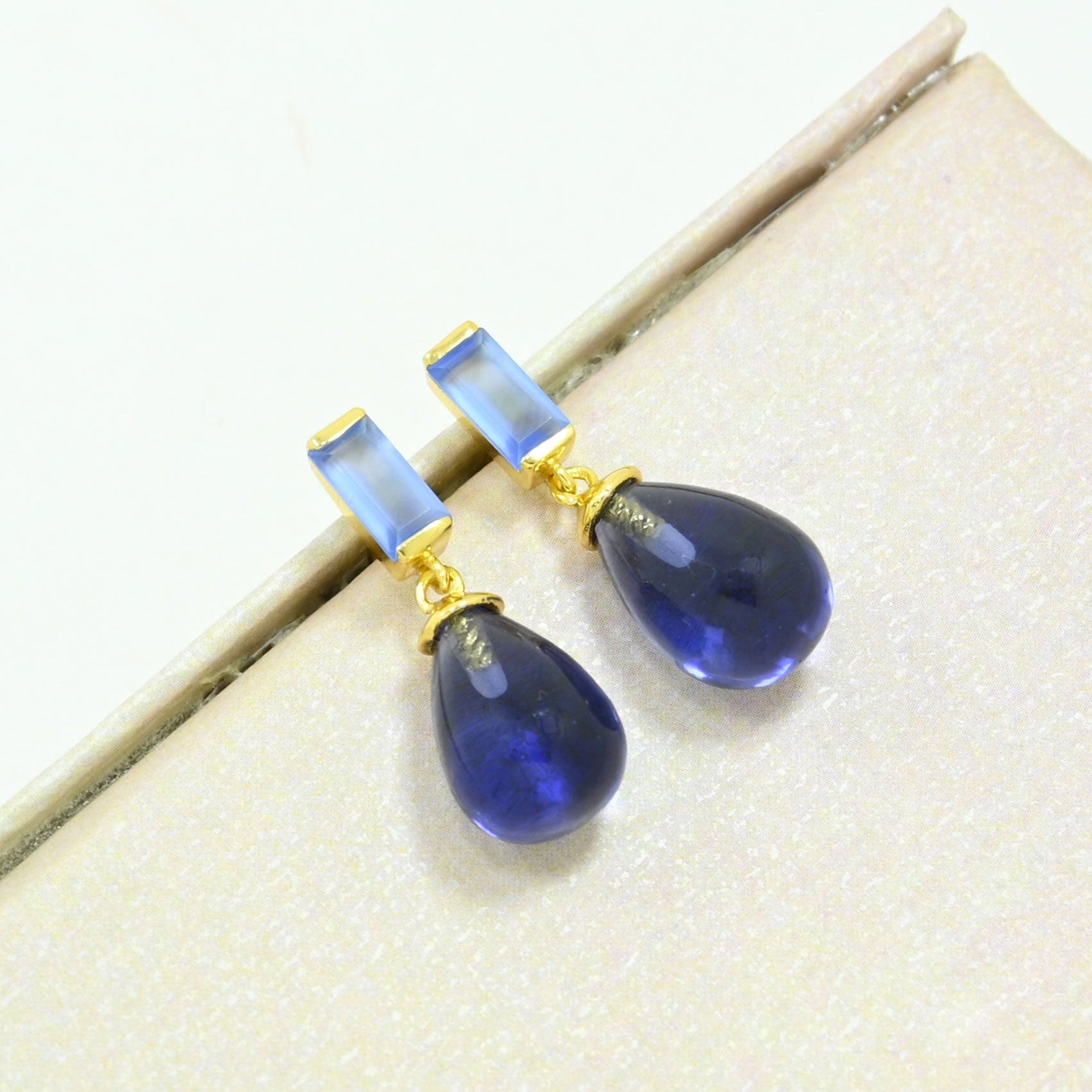 Tanzanite blue chalcedony earring gold plated