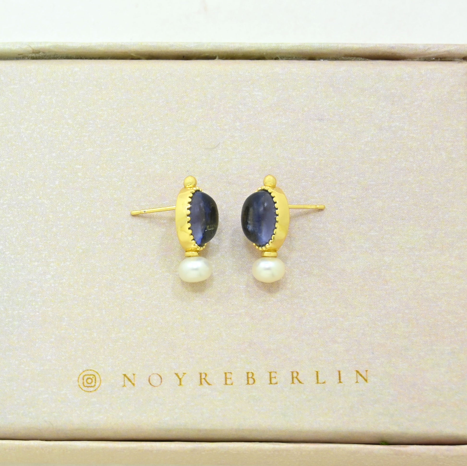 pearl tanzanite stud earring gold plated