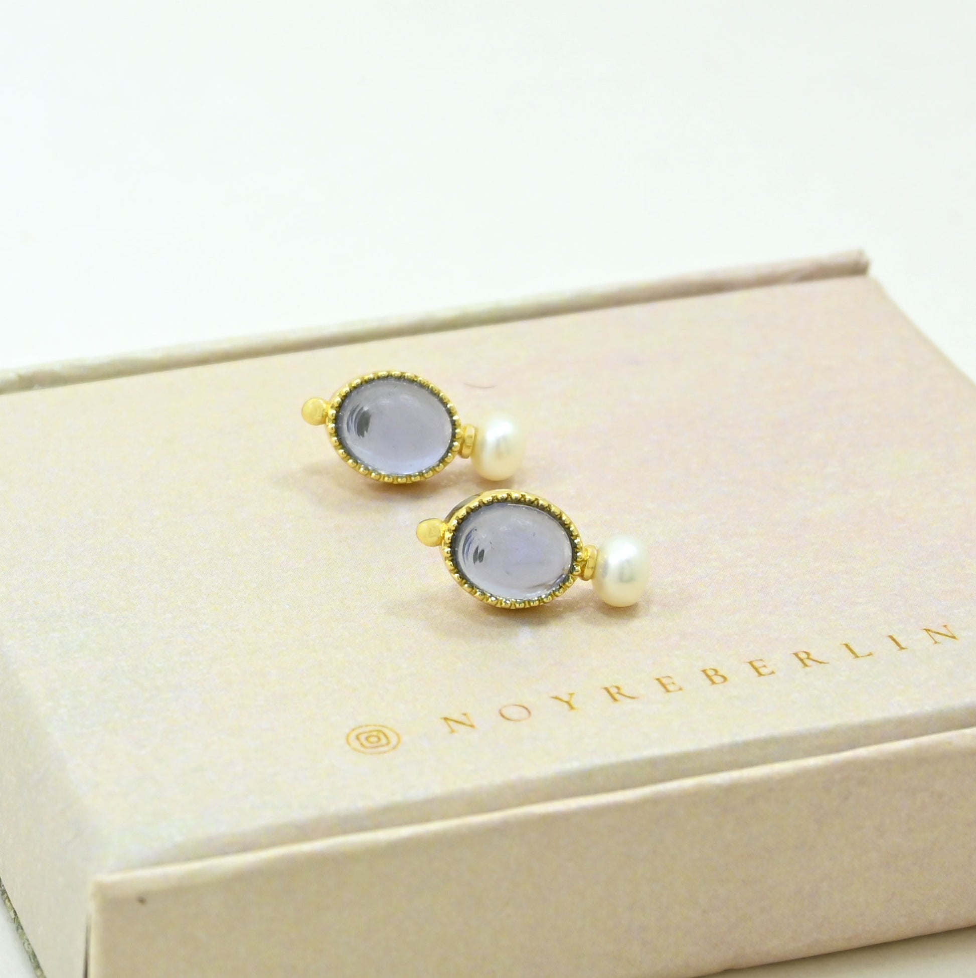 pearl tanzanite stud earring gold plated
