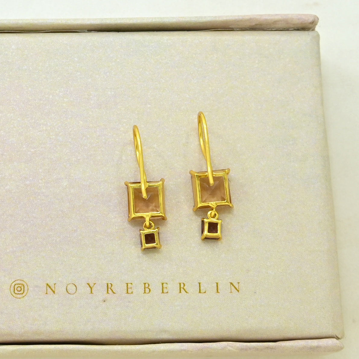 Back side of Morganite & Rhodolite earring gold plated